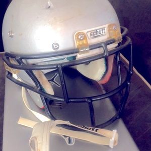 Schutt Youth Football Helmet small/ medium
